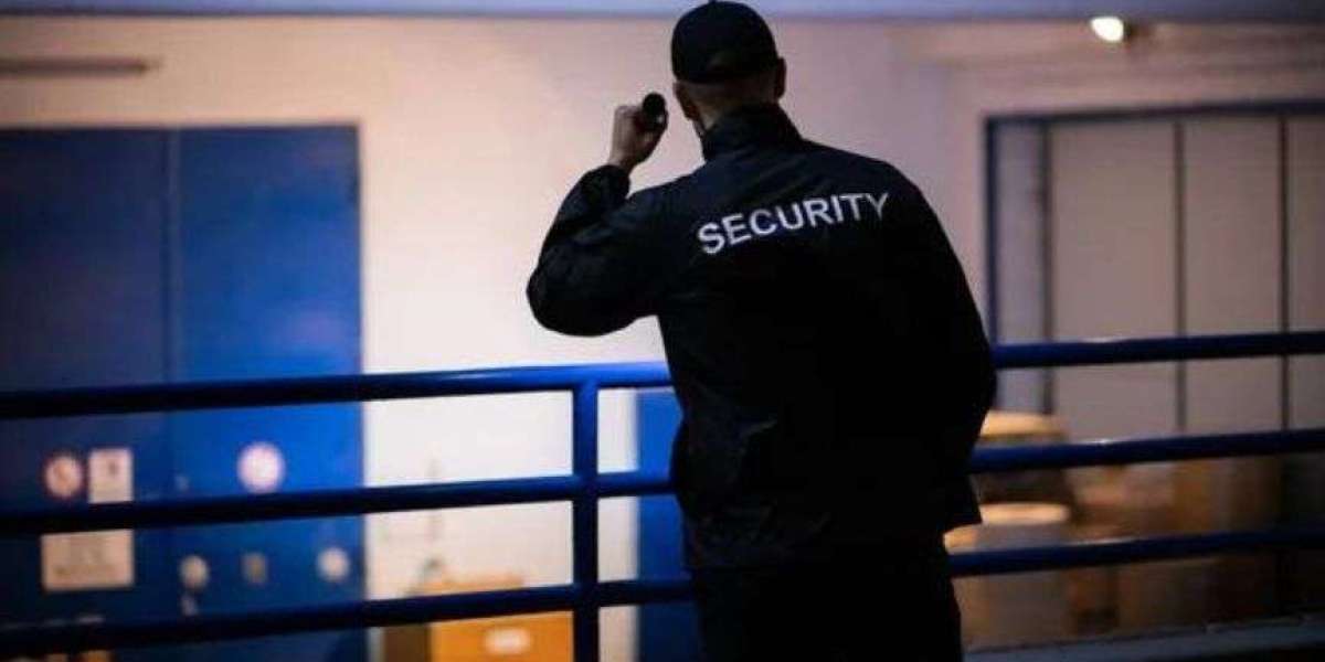 How Do Security Officers Handle Suspicious Activity in a Warehouse?