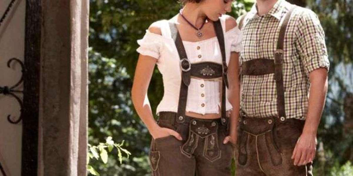 How do you style a traditional men's Oktoberfest outfit today?