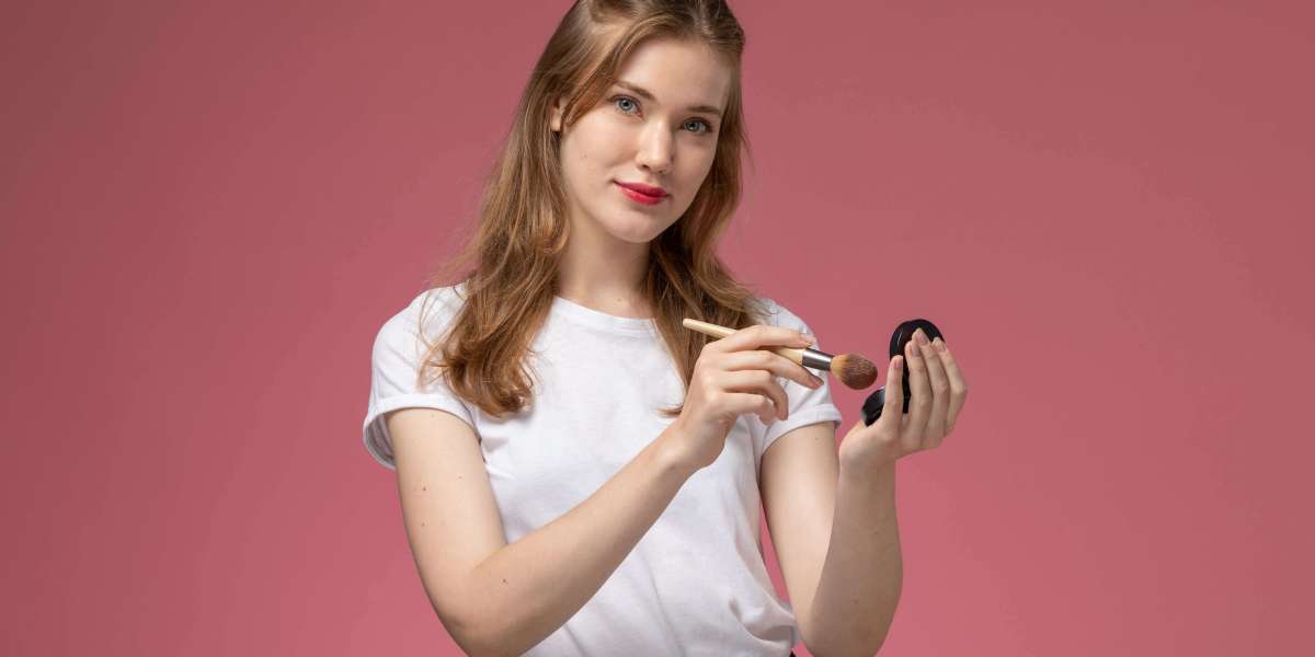 How to Use Powder Foundation Correctly: A Step-by-Step Guide